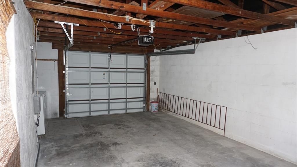 For Sale: $169,900 (2 beds, 1 baths, 963 Square Feet)