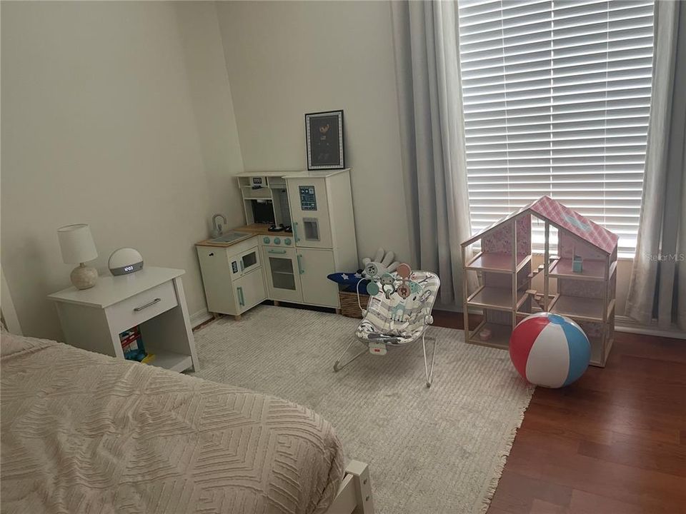 En Renta: $2,500 (4 camas, 2 baños, 2122 Pies cuadrados)