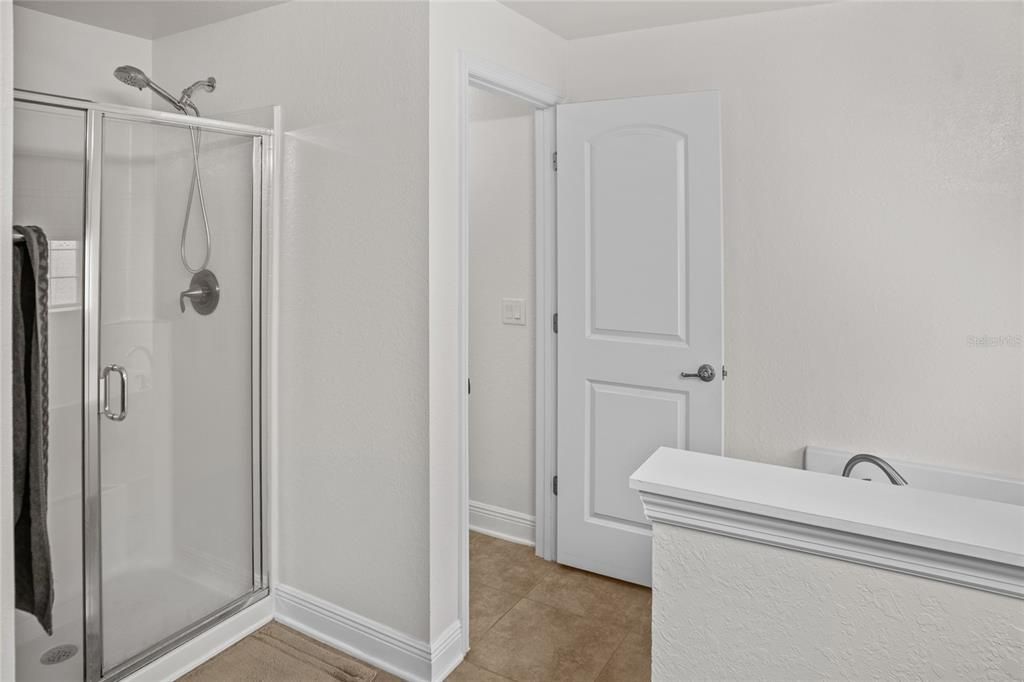 Active With Contract: $377,000 (3 beds, 2 baths, 2217 Square Feet)