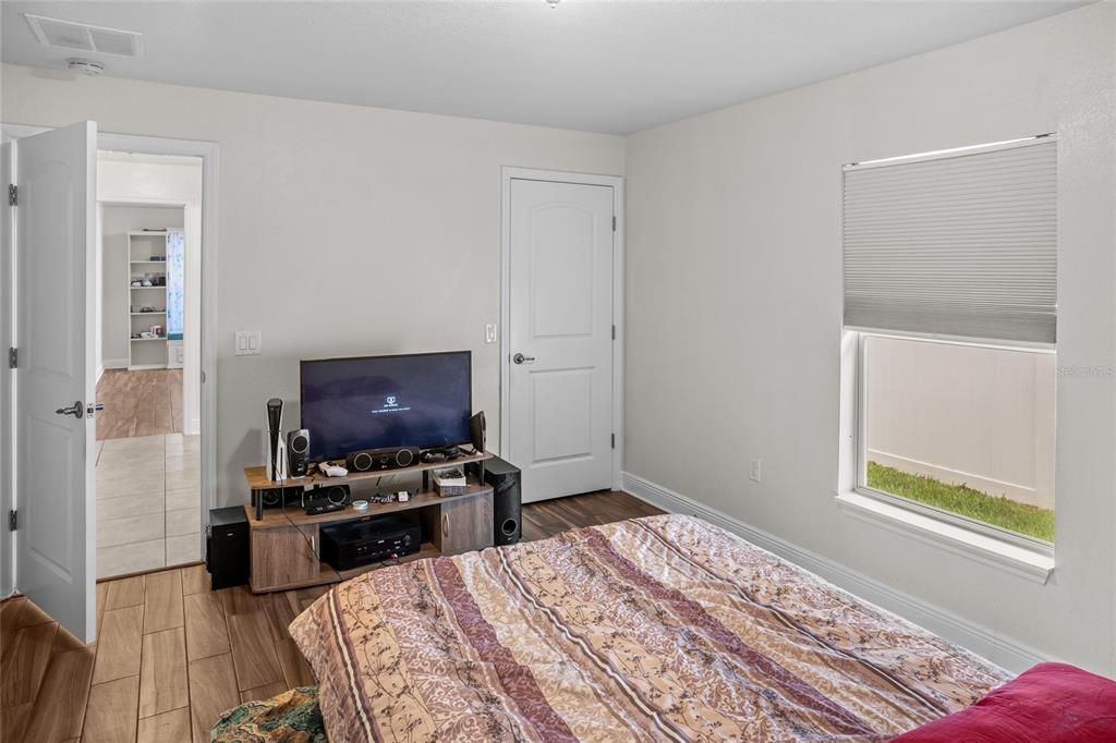 Active With Contract: $377,000 (3 beds, 2 baths, 2217 Square Feet)