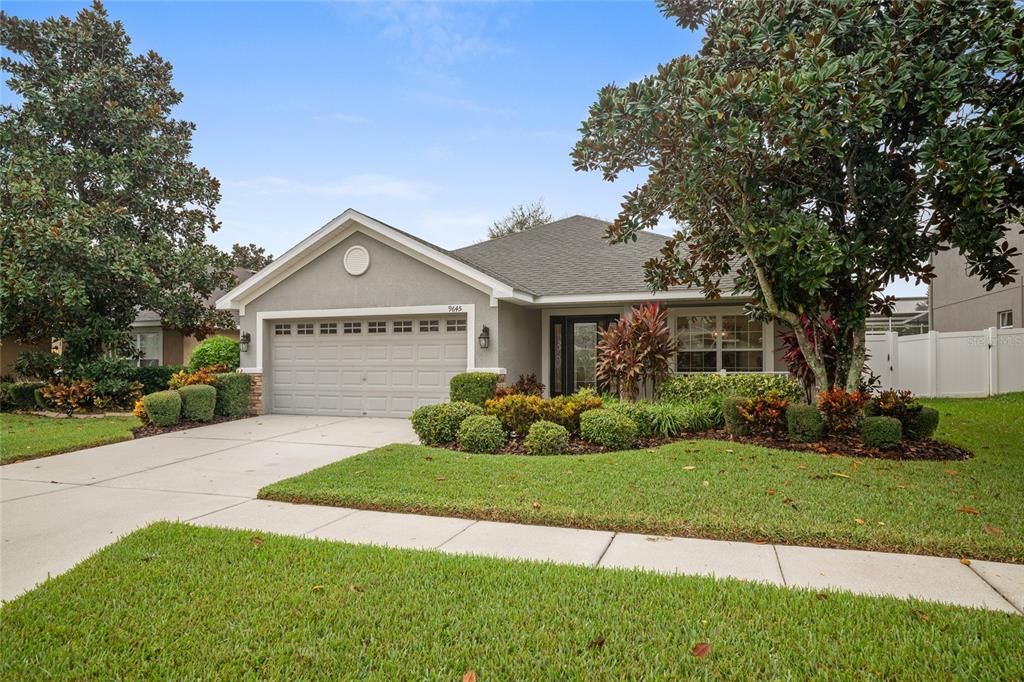 Active With Contract: $377,000 (3 beds, 2 baths, 2217 Square Feet)