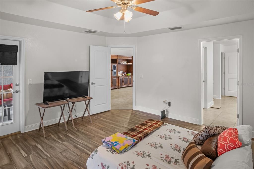Active With Contract: $377,000 (3 beds, 2 baths, 2217 Square Feet)