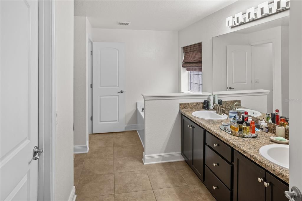 Active With Contract: $377,000 (3 beds, 2 baths, 2217 Square Feet)