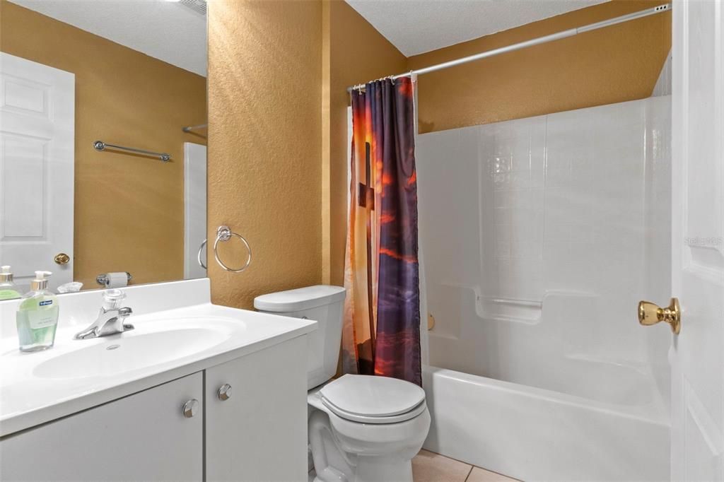 En Venta: $359,000 (4 camas, 3 baños, 2048 Pies cuadrados)