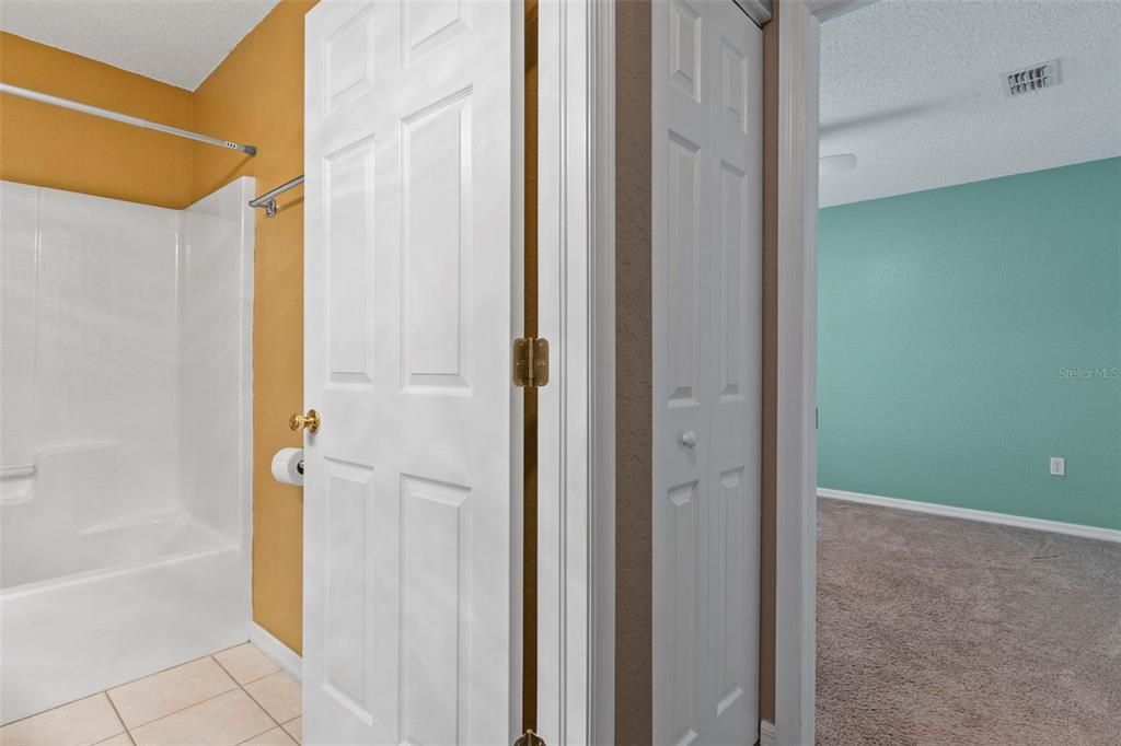 En Venta: $359,000 (4 camas, 3 baños, 2048 Pies cuadrados)