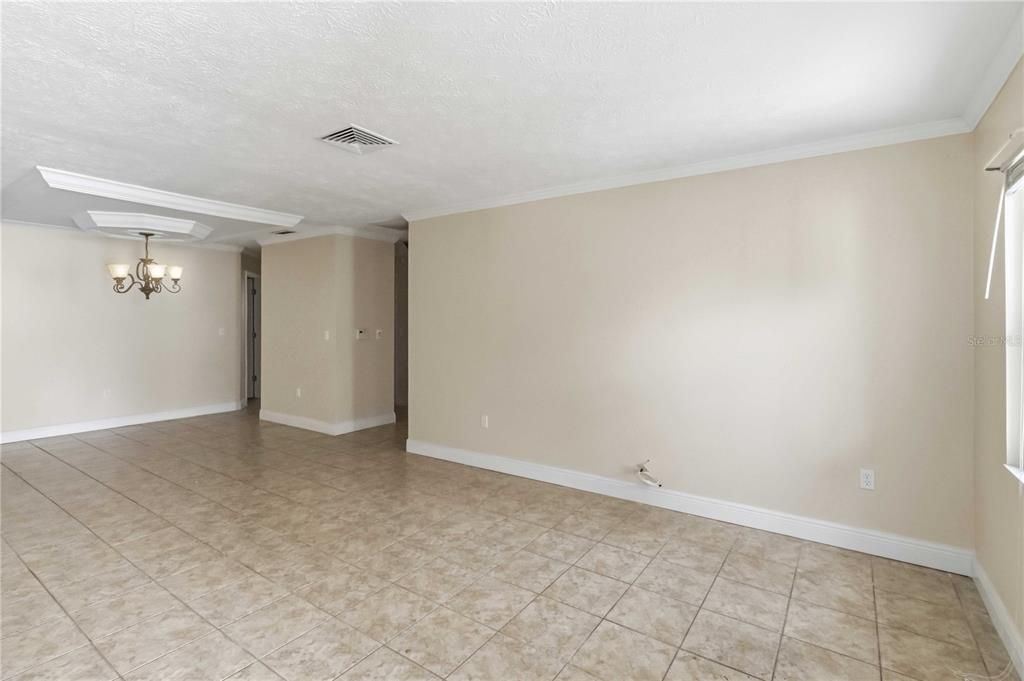 For Sale: $270,000 (3 beds, 2 baths, 1824 Square Feet)