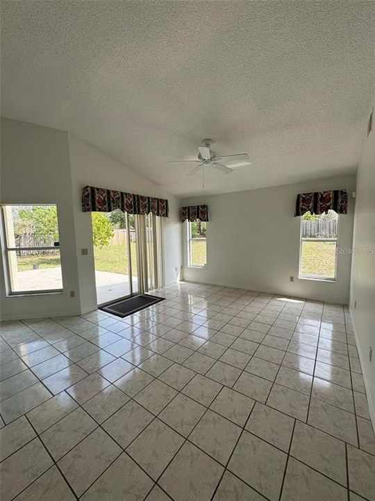 For Rent: $2,500 (3 beds, 2 baths, 1730 Square Feet)