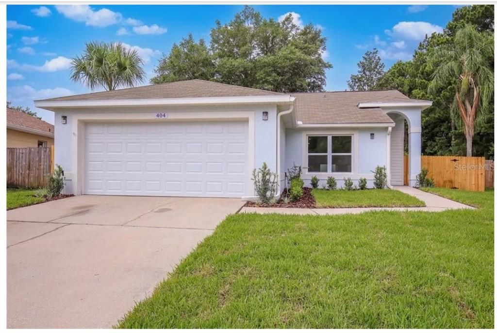 For Rent: $2,400 (3 beds, 2 baths, 1406 Square Feet)