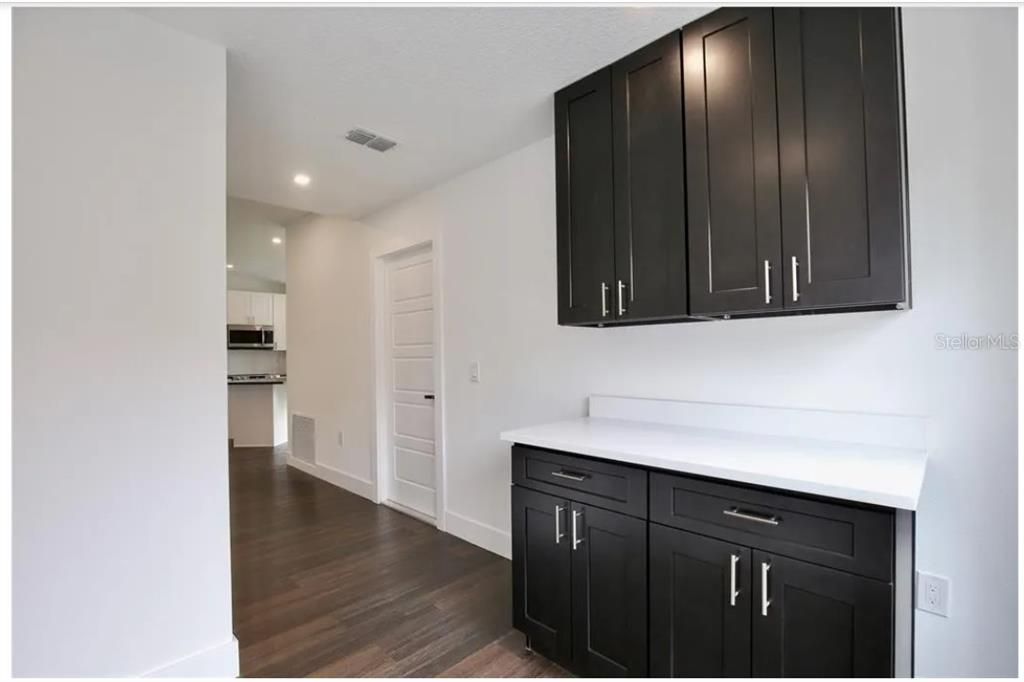 For Rent: $2,400 (3 beds, 2 baths, 1406 Square Feet)