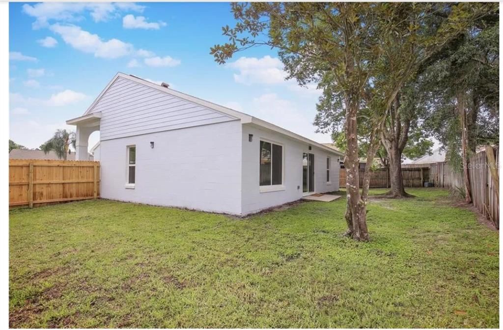 For Rent: $2,400 (3 beds, 2 baths, 1406 Square Feet)