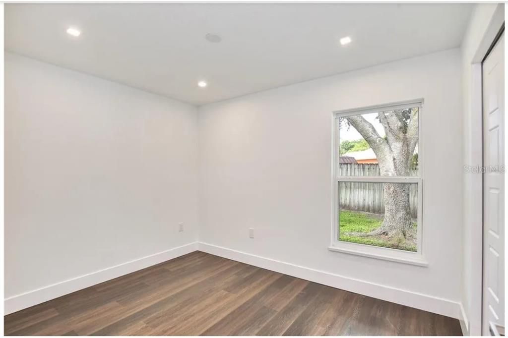 For Rent: $2,400 (3 beds, 2 baths, 1406 Square Feet)