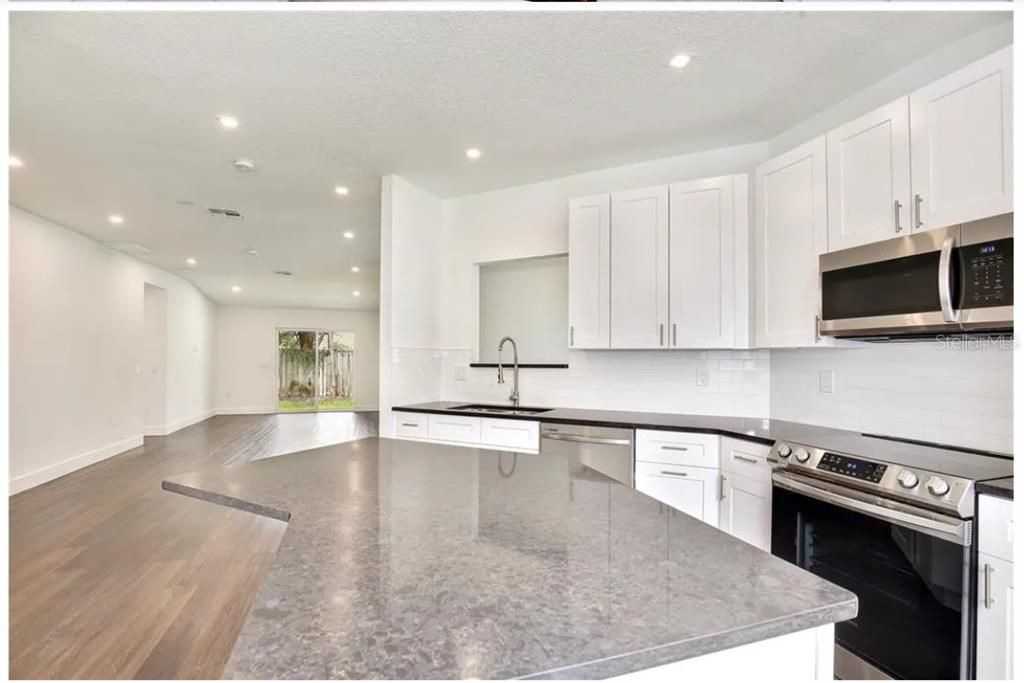 For Rent: $2,400 (3 beds, 2 baths, 1406 Square Feet)