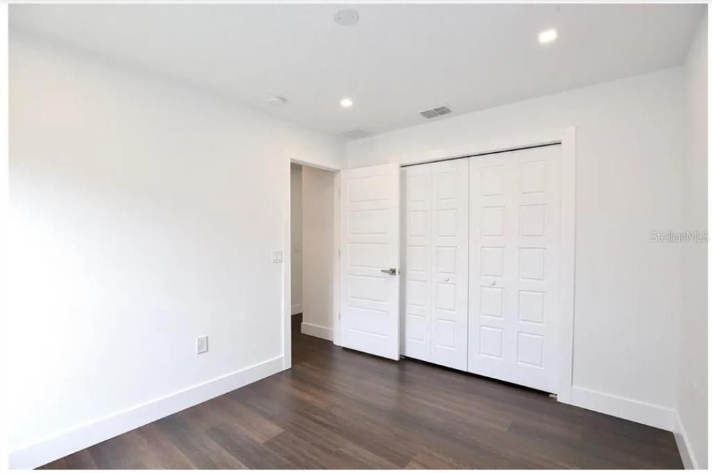 For Rent: $2,400 (3 beds, 2 baths, 1406 Square Feet)