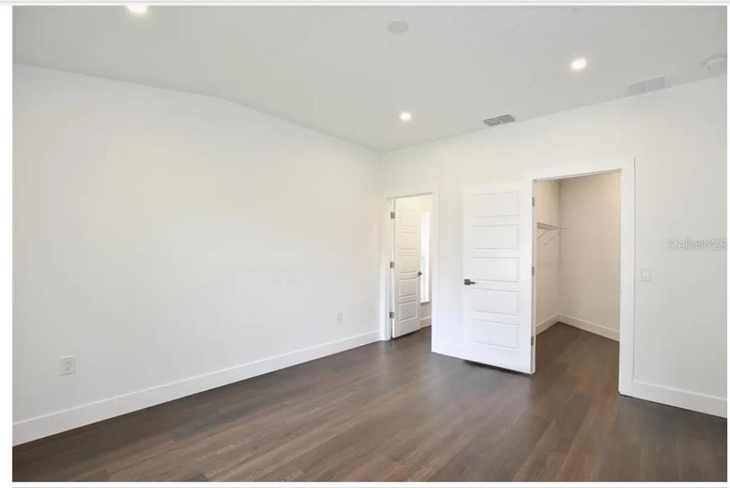 For Rent: $2,400 (3 beds, 2 baths, 1406 Square Feet)