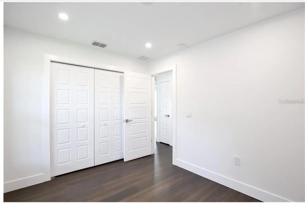 For Rent: $2,400 (3 beds, 2 baths, 1406 Square Feet)