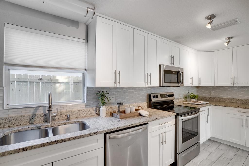 En Venta: $539,000 (4 camas, 3 baños, 2054 Pies cuadrados)