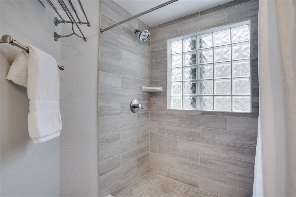En Venta: $539,000 (4 camas, 3 baños, 2054 Pies cuadrados)