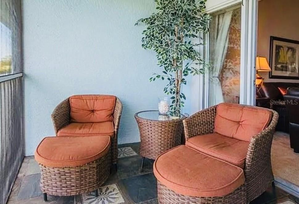 For Sale: $175,000 (2 beds, 2 baths, 1102 Square Feet)