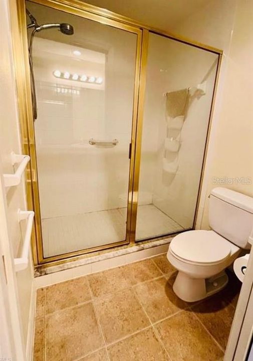 For Sale: $175,000 (2 beds, 2 baths, 1102 Square Feet)