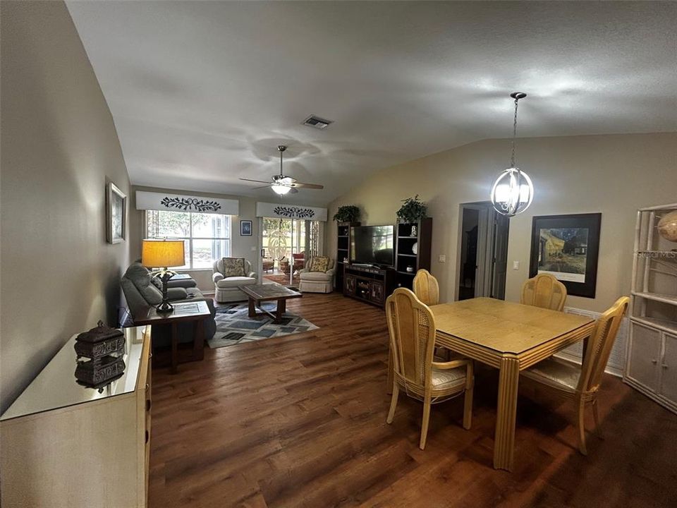En Venta: $408,000 (3 camas, 2 baños, 1533 Pies cuadrados)