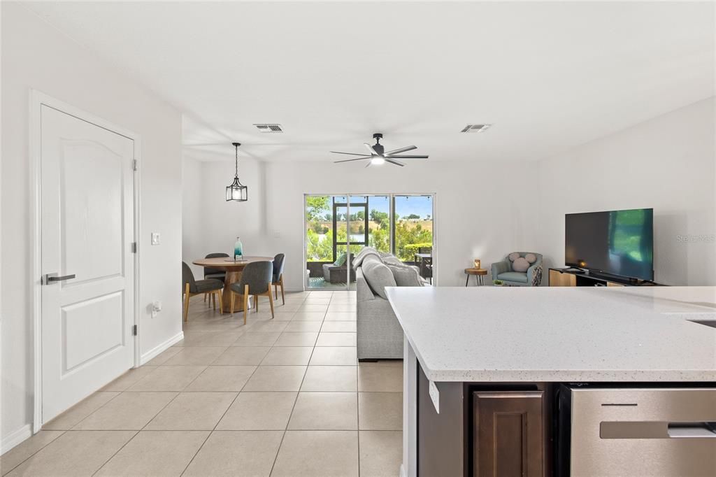 En Venta: $289,000 (3 camas, 3 baños, 1507 Pies cuadrados)