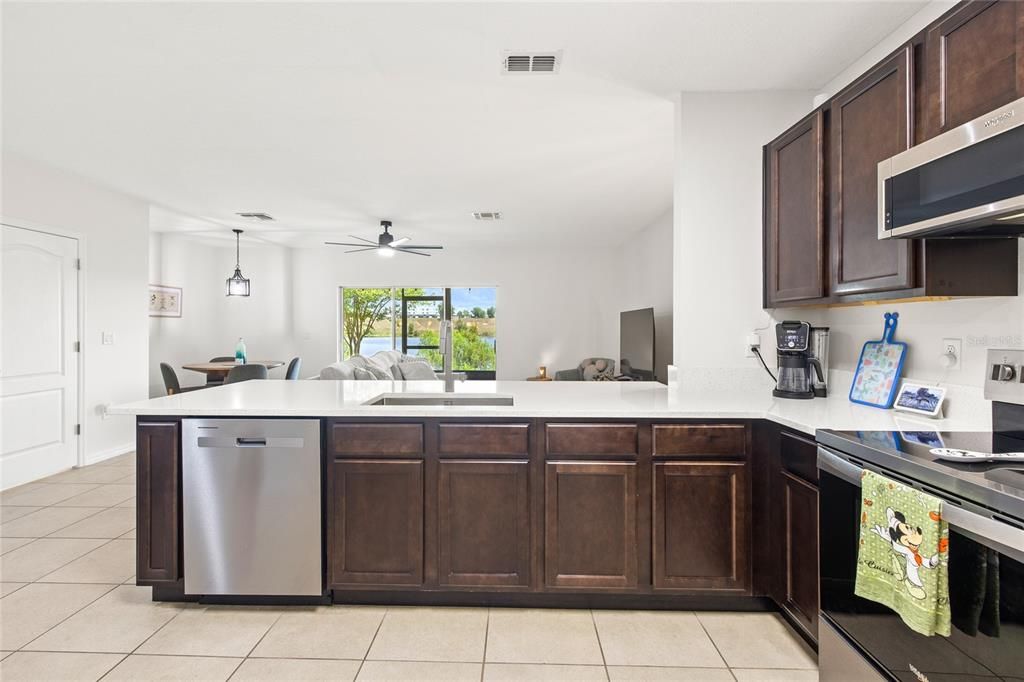En Venta: $289,000 (3 camas, 3 baños, 1507 Pies cuadrados)