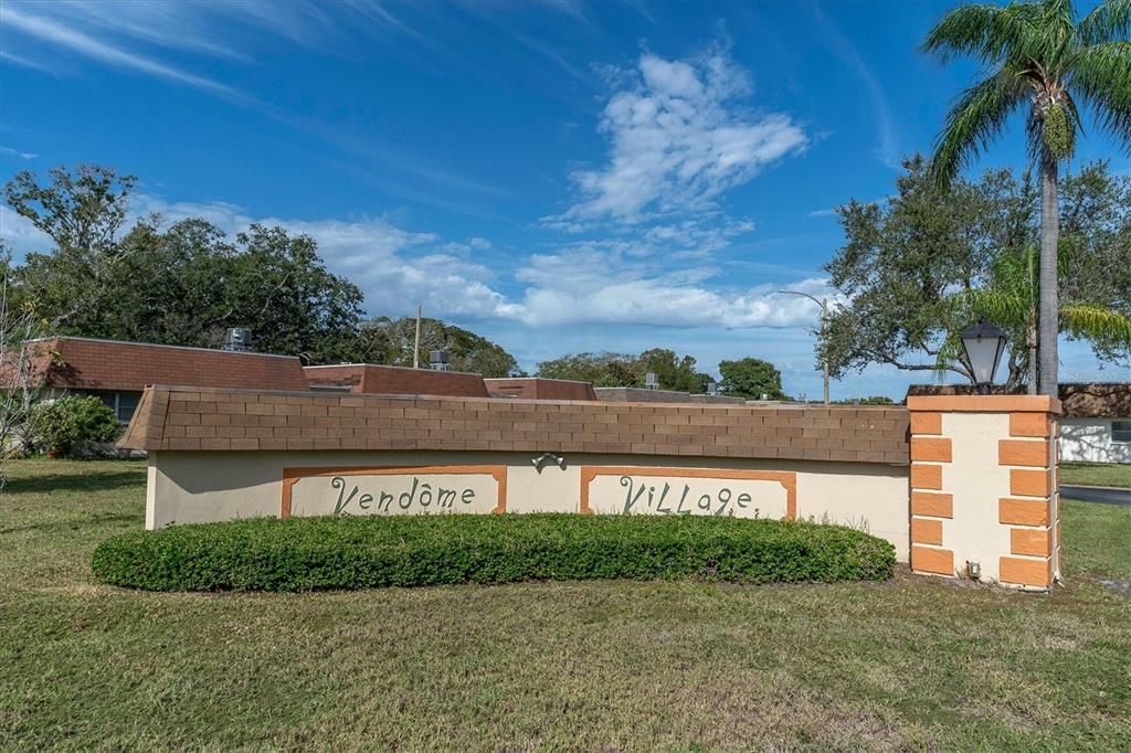 For Sale: $132,900 (1 beds, 1 baths, 902 Square Feet)