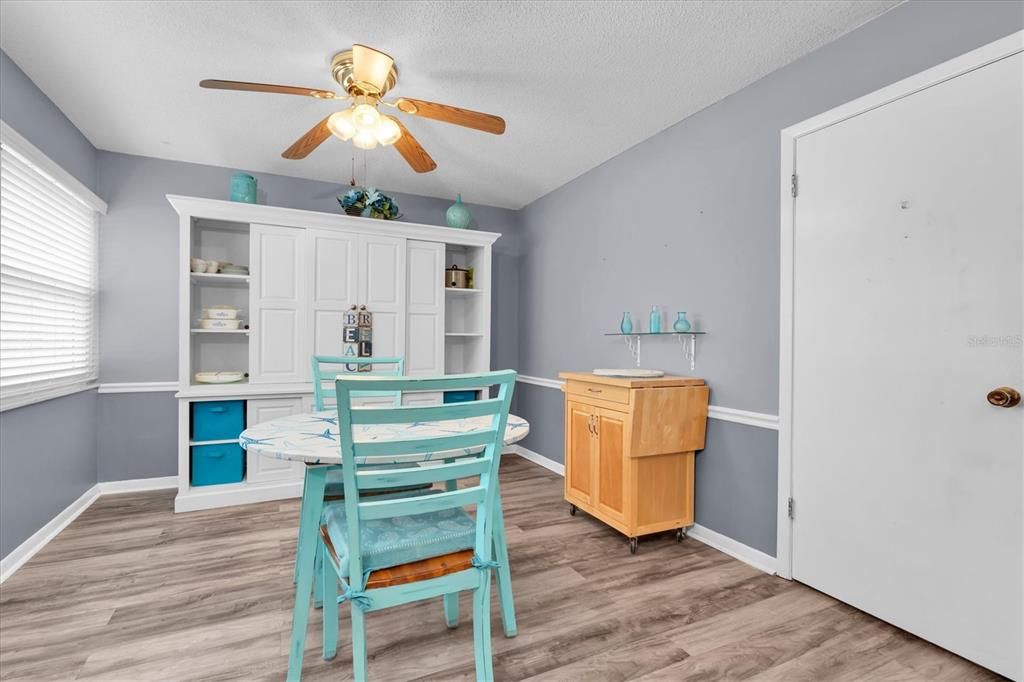 For Sale: $132,900 (1 beds, 1 baths, 902 Square Feet)