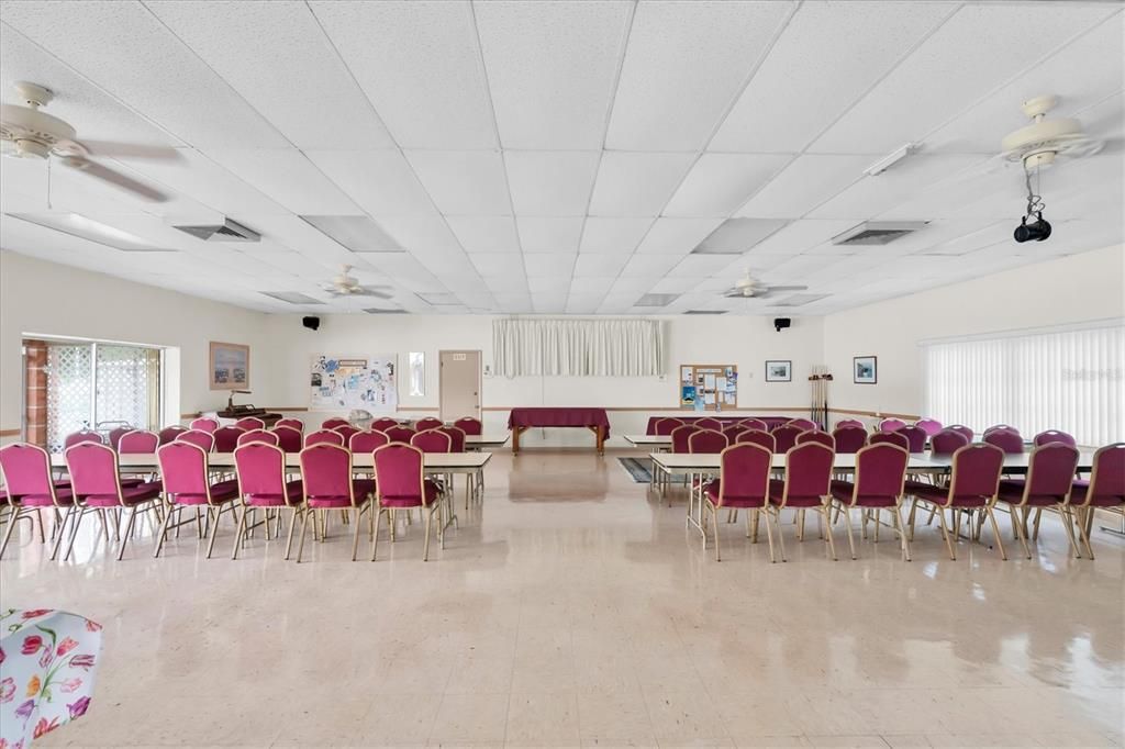 For Sale: $132,900 (1 beds, 1 baths, 902 Square Feet)