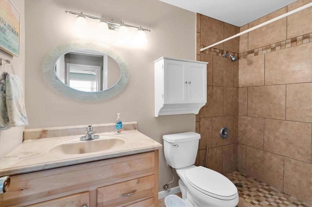 For Sale: $132,900 (1 beds, 1 baths, 902 Square Feet)