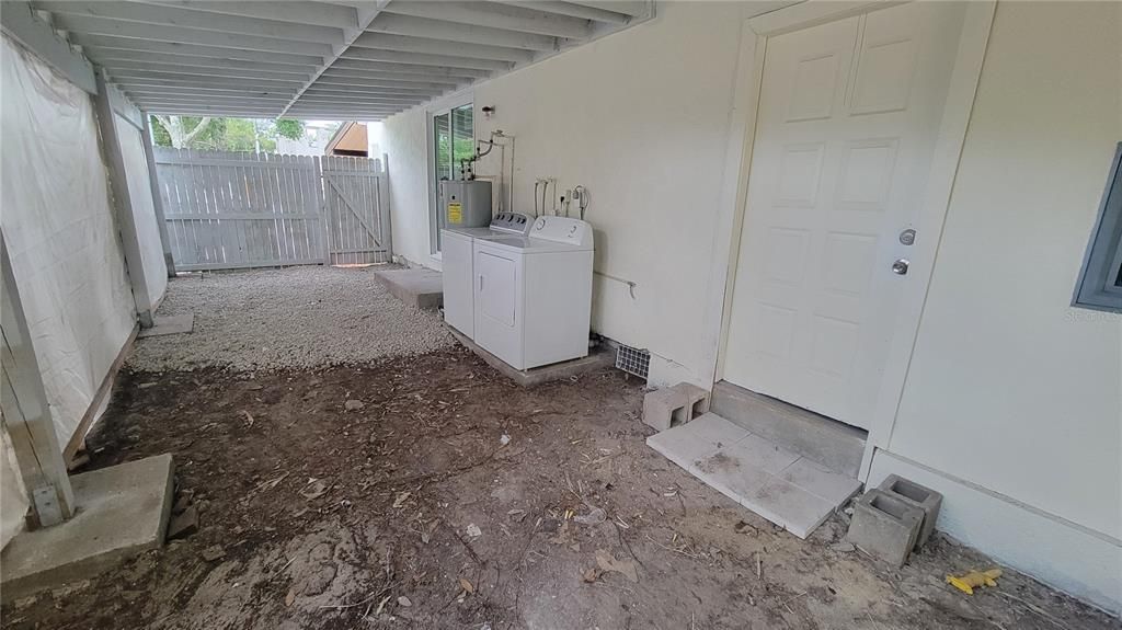 For Rent: $2,099 (3 beds, 2 baths, 852 Square Feet)