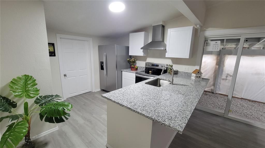 For Rent: $2,099 (3 beds, 2 baths, 852 Square Feet)