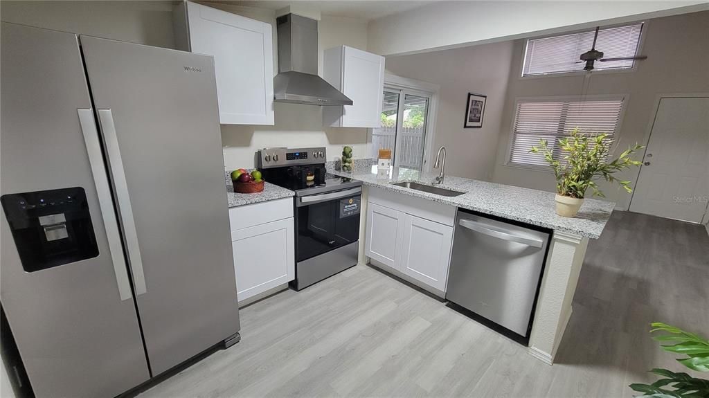 For Rent: $2,099 (3 beds, 2 baths, 852 Square Feet)