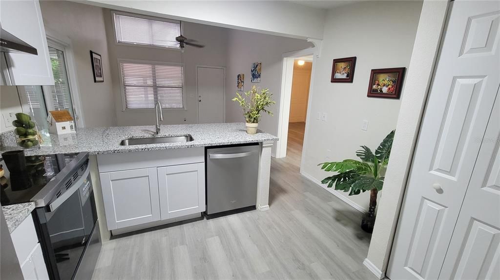 For Rent: $2,099 (3 beds, 2 baths, 852 Square Feet)