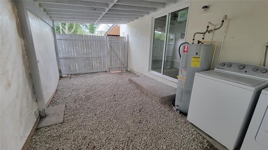 For Rent: $2,099 (3 beds, 2 baths, 852 Square Feet)