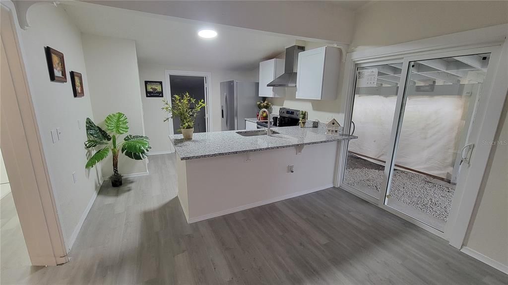 For Rent: $2,099 (3 beds, 2 baths, 852 Square Feet)