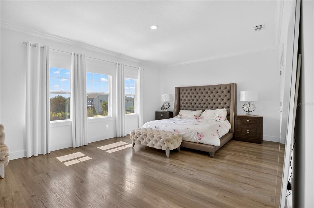 For Sale: $1,750,000 (5 beds, 4 baths, 3787 Square Feet)