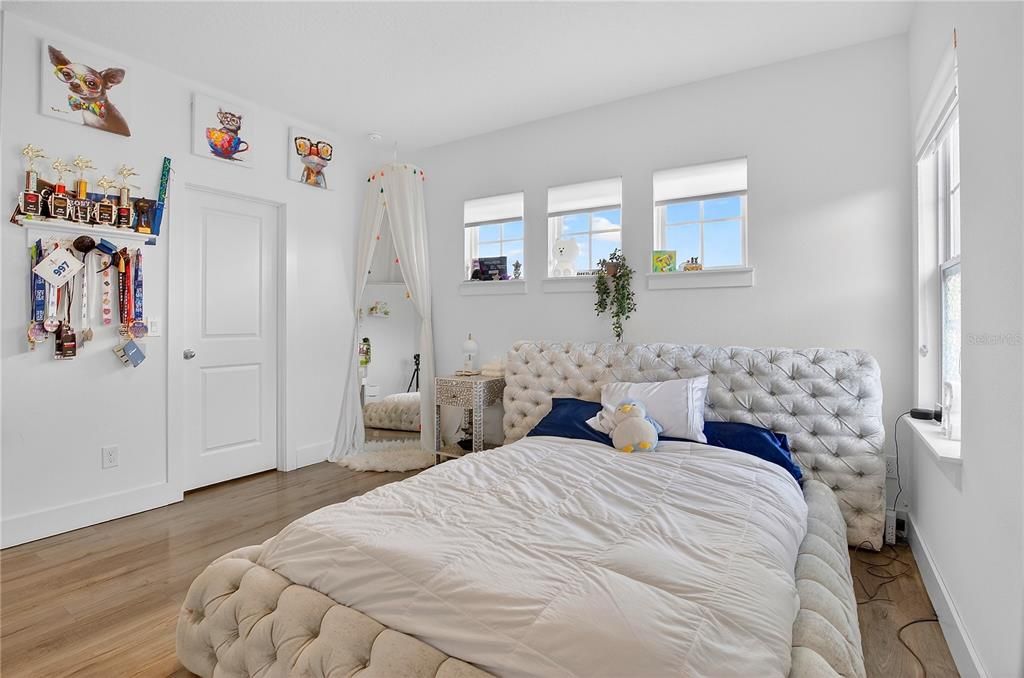 For Sale: $1,750,000 (5 beds, 4 baths, 3787 Square Feet)