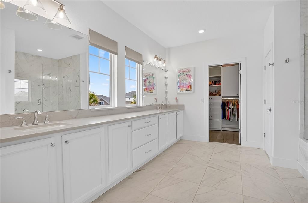 For Sale: $1,750,000 (5 beds, 4 baths, 3787 Square Feet)