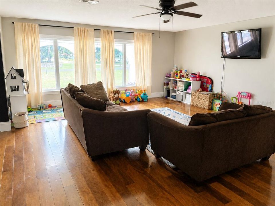 For Sale: $779,000 (4 beds, 3 baths, 3400 Square Feet)