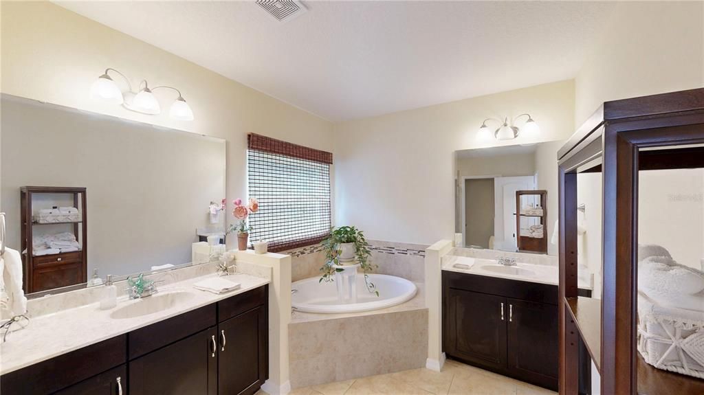 Active With Contract: $425,000 (4 beds, 2 baths, 2877 Square Feet)
