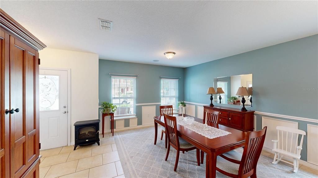 Active With Contract: $425,000 (4 beds, 2 baths, 2877 Square Feet)