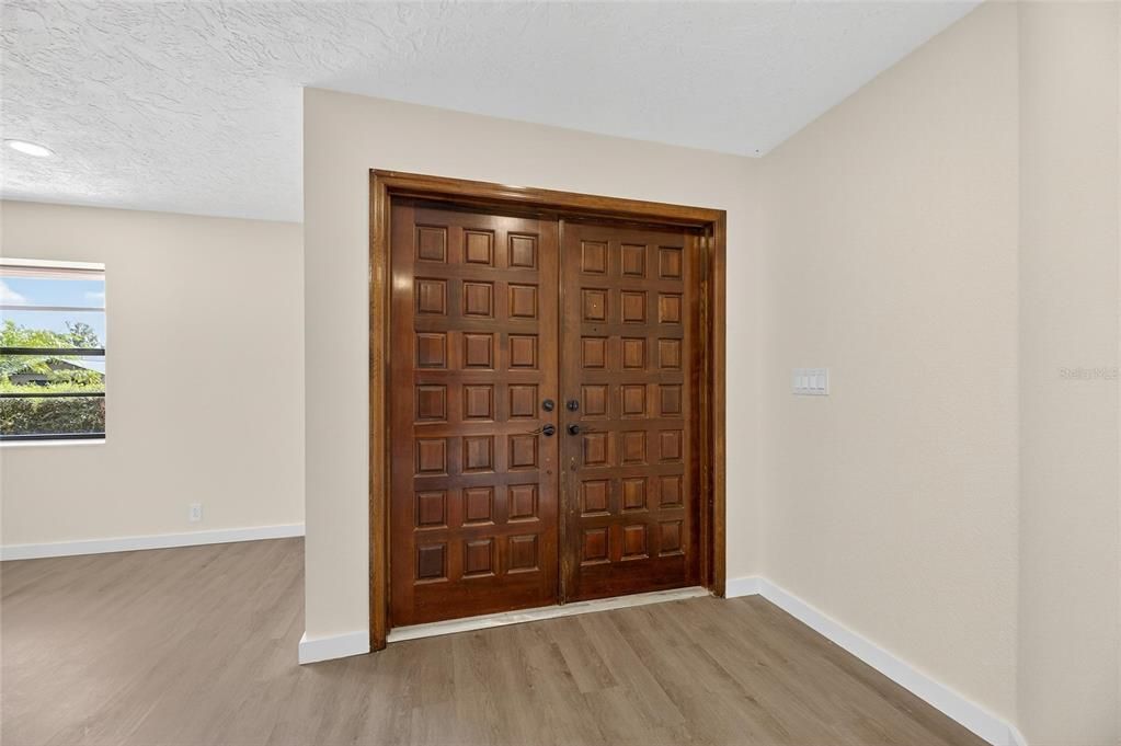 For Sale: $439,000 (3 beds, 2 baths, 2344 Square Feet)