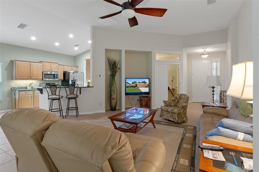 For Sale: $269,900 (2 beds, 2 baths, 1527 Square Feet)