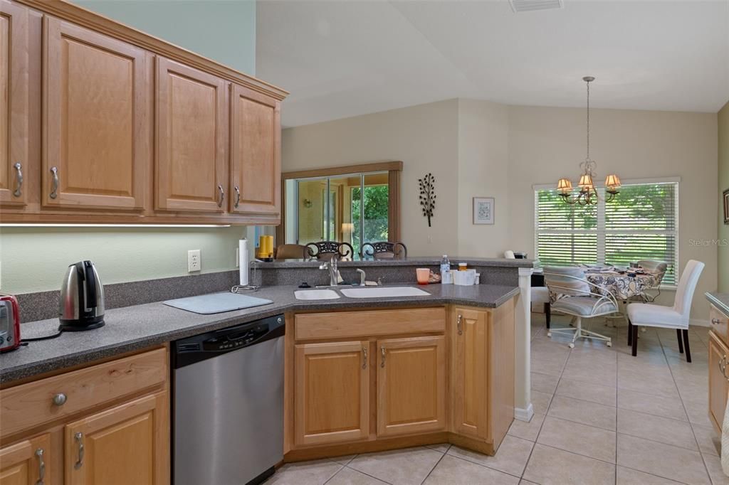 For Sale: $269,900 (2 beds, 2 baths, 1527 Square Feet)