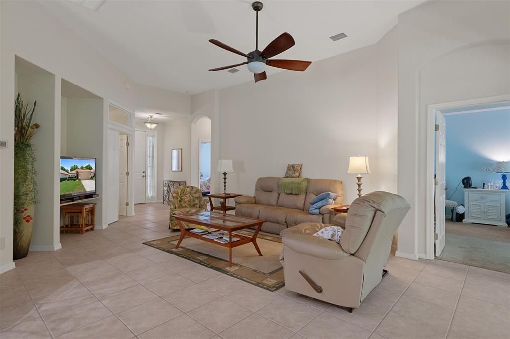 For Sale: $269,900 (2 beds, 2 baths, 1527 Square Feet)