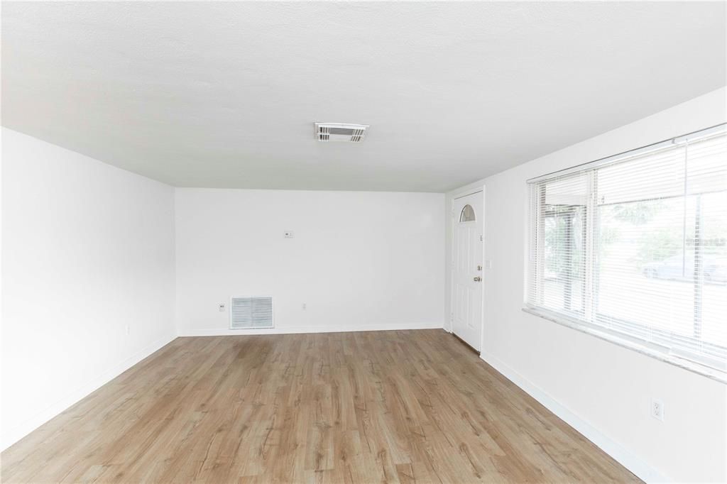 En Renta: $1,700 (3 camas, 2 baños, 1248 Pies cuadrados)