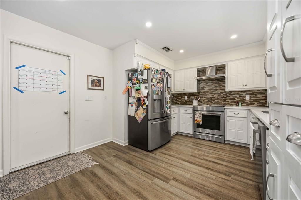 For Sale: $389,900 (4 beds, 2 baths, 1893 Square Feet)