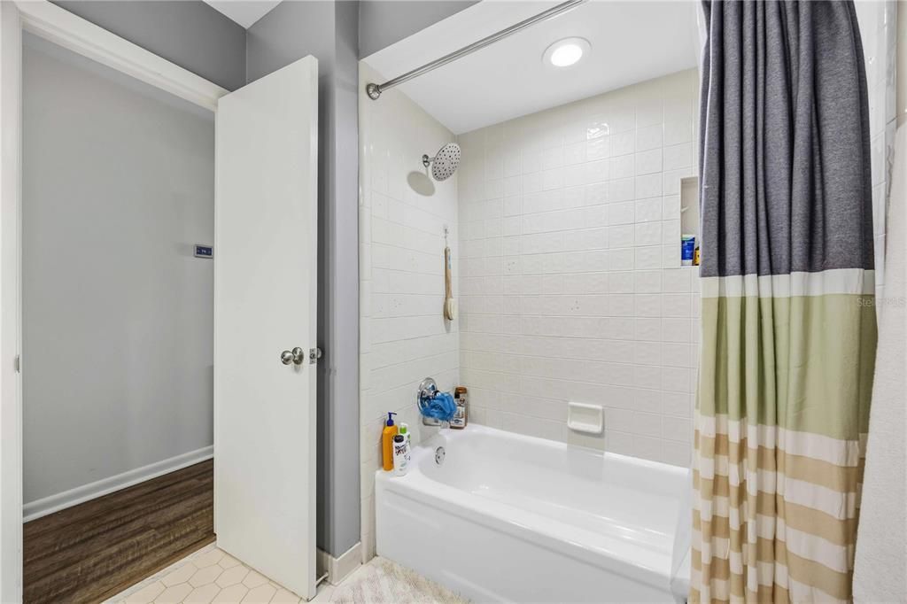 For Sale: $389,900 (4 beds, 2 baths, 1893 Square Feet)