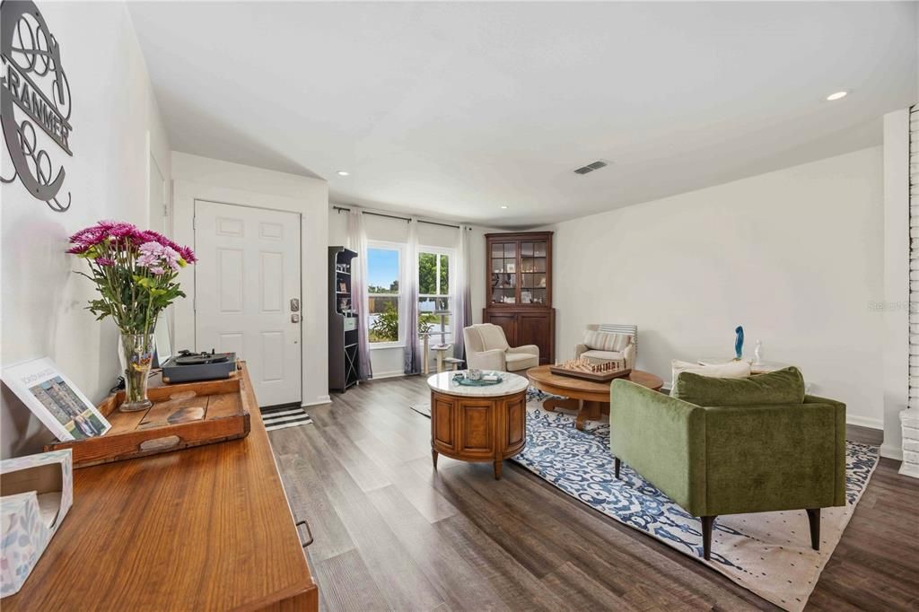 For Sale: $389,900 (4 beds, 2 baths, 1893 Square Feet)